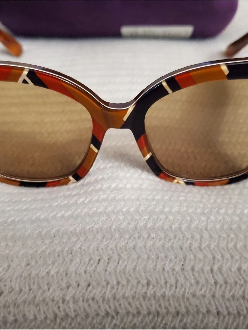 Gucci Women's red tortoise Cat-Eye Sunglasses